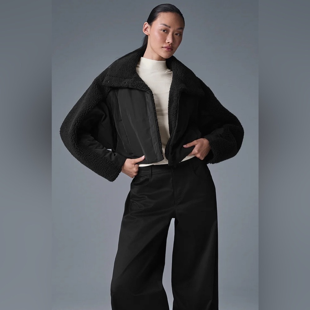 NWT! | Alo Yoga | Sherpa Cozy Escape Puffer